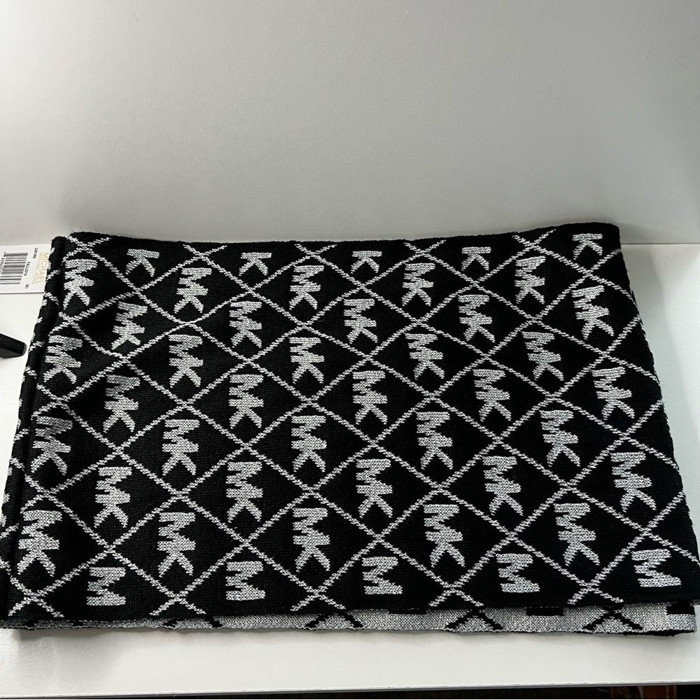 NWT Michael Michael Kors Infinity Scarf